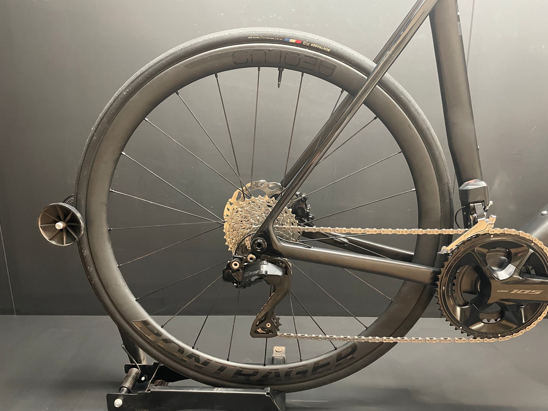Trek Madone SL6 Gen 8 105 Di2 Carbon Disc Road Bike 2024 - XL