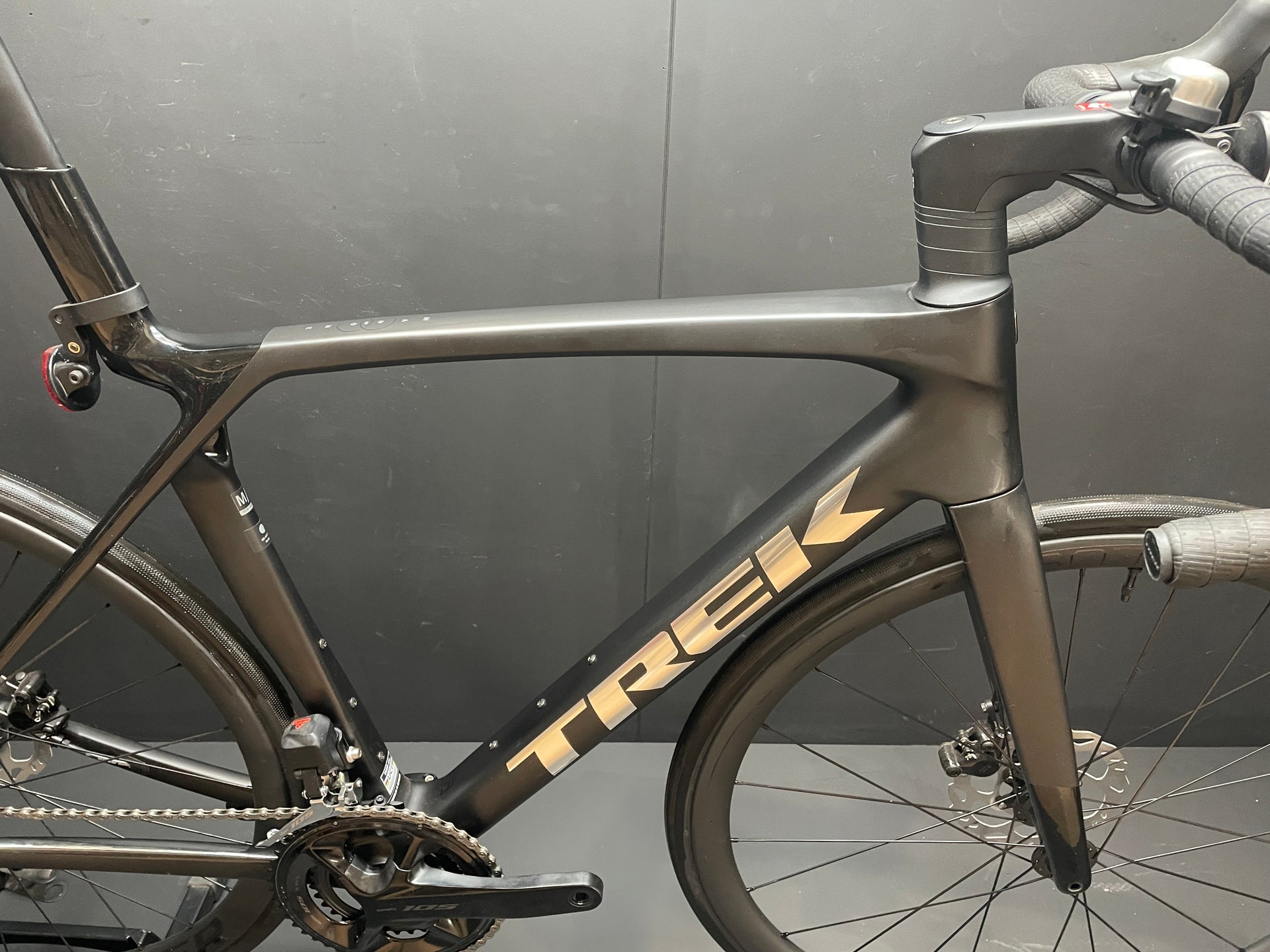 NEW Trek Madone SL6 Gen 8 105 Di2 Carbon Disc Road Bike 2024 - M/L