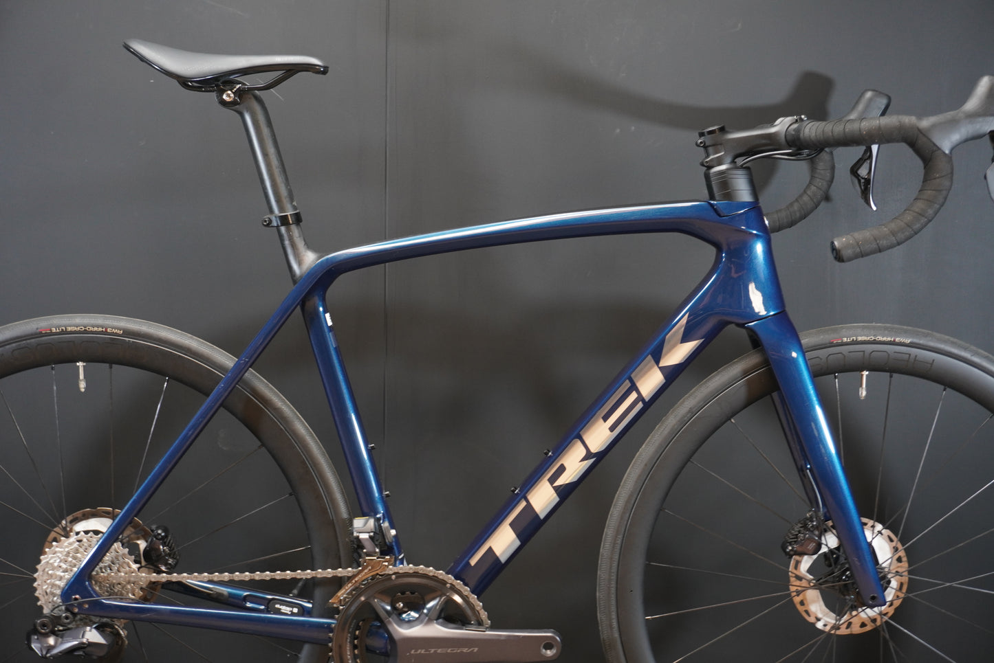 Trek Emonda SL7 Ultegra Di2 & P/M Carbon Disc Road Bike 2023 - 56cm