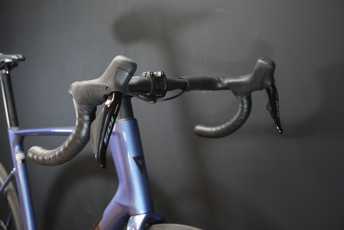 Giant Defy Advanced 1 105 Di2 Carbon Disc Road Bike 2026 - Large