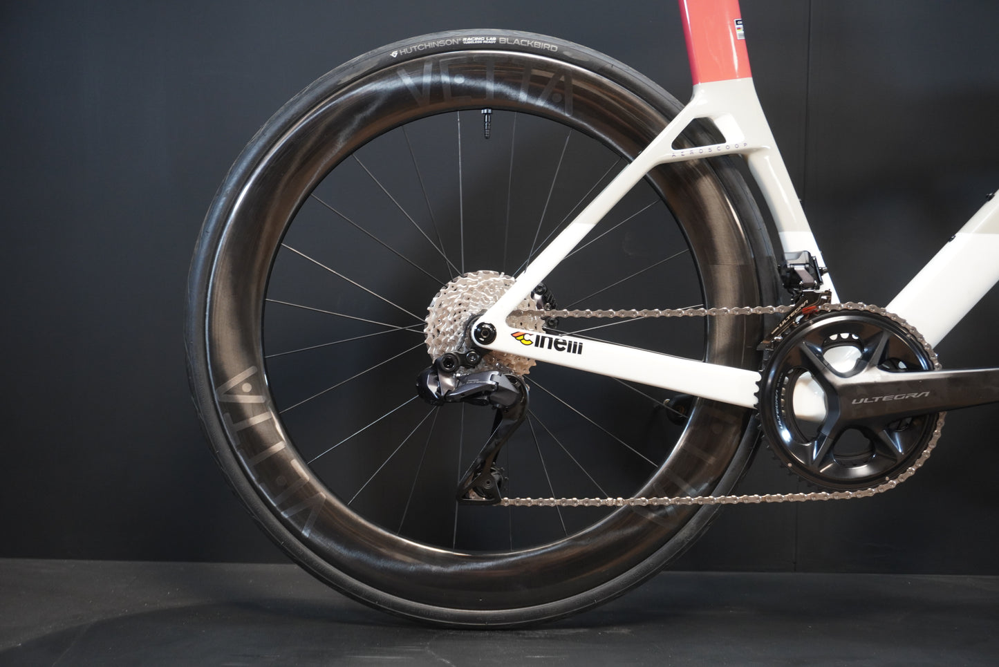 Cinelli Aeroscoop Ultegra Di2 Carbon Disc Road Bike 2026 - Large