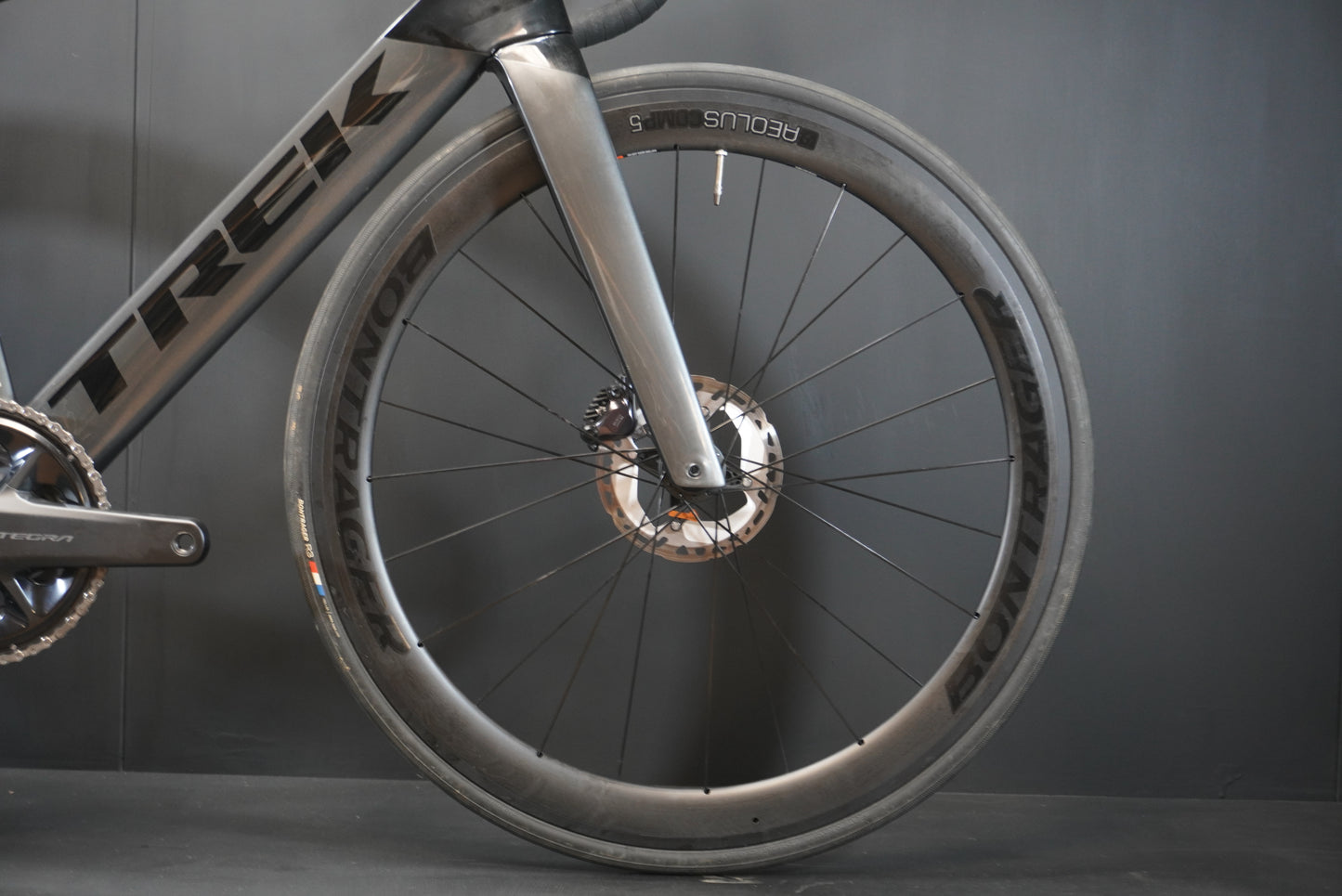 Trek Madone SL6 Ultegra Di2 Carbon Disc Road Bike 2021 - 54cm