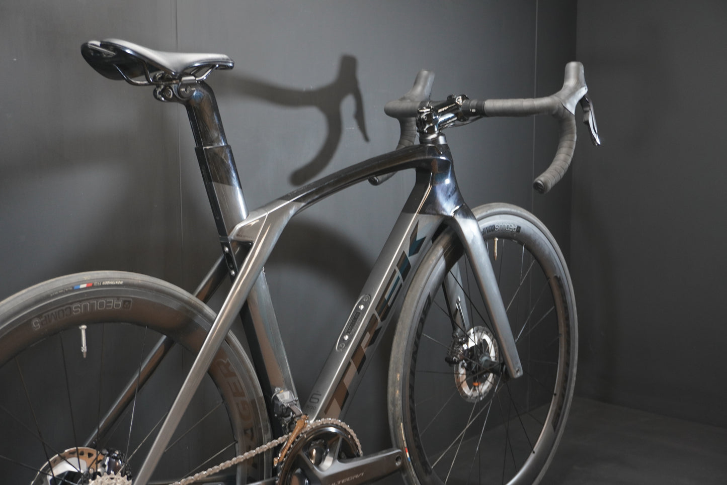 Trek Madone SL6 Ultegra Di2 Carbon Disc Road Bike 2021 - 54cm
