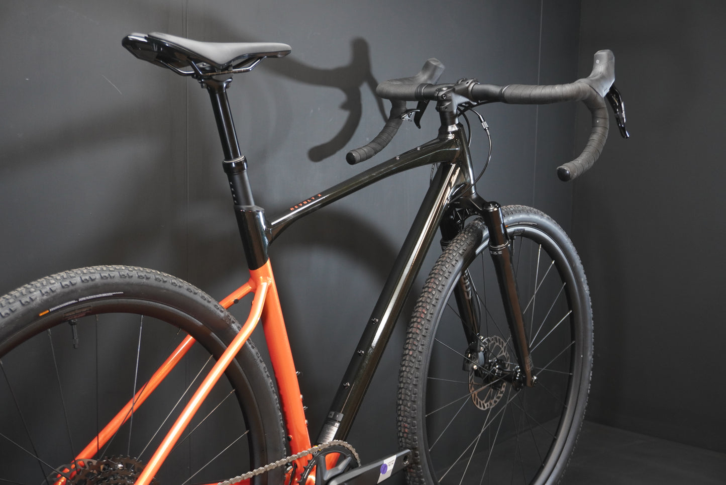 Giant Revolt X1 Apex Disc Gravel Bike 2025 - M/L
