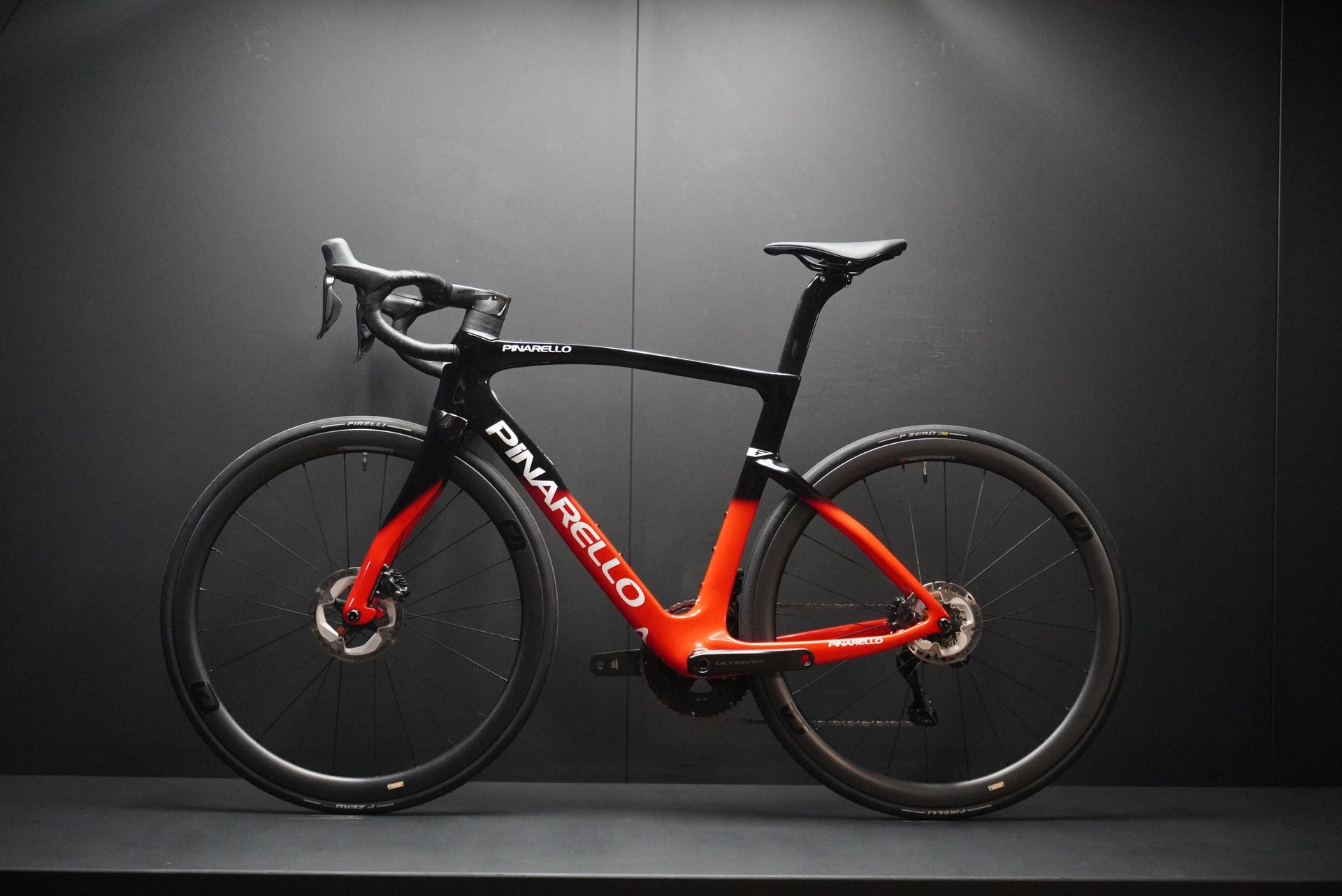 Pinarello F7 Ultegra Di2 Carbon Disc Road Bike 2025 - 545mm