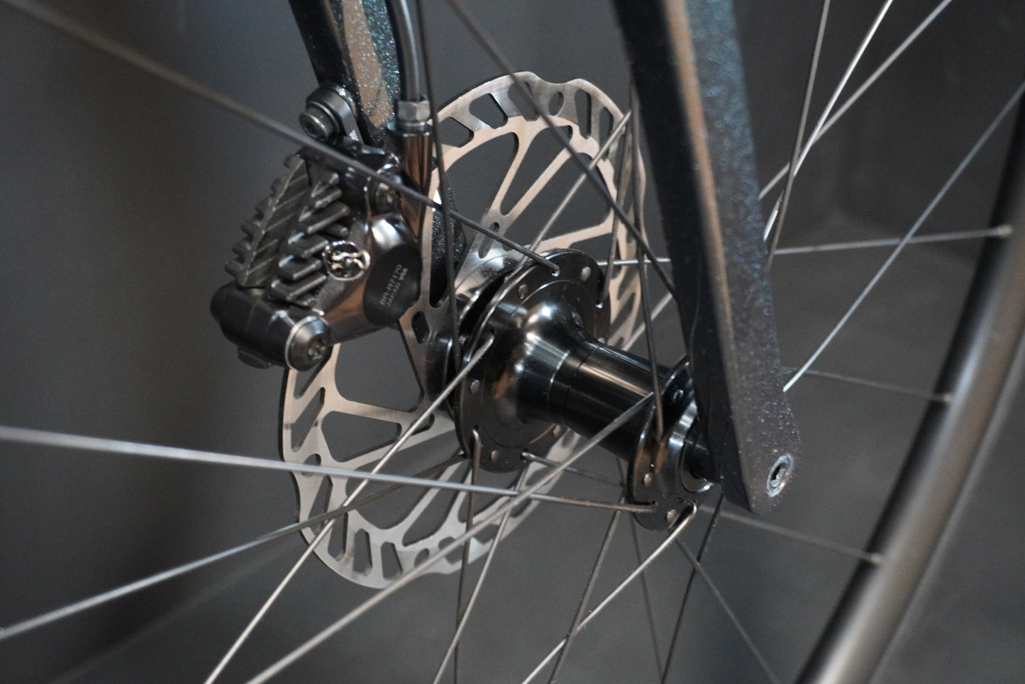 Giant TCR 105 Di2 Carbon Disc Road Bike - Medium - 2025