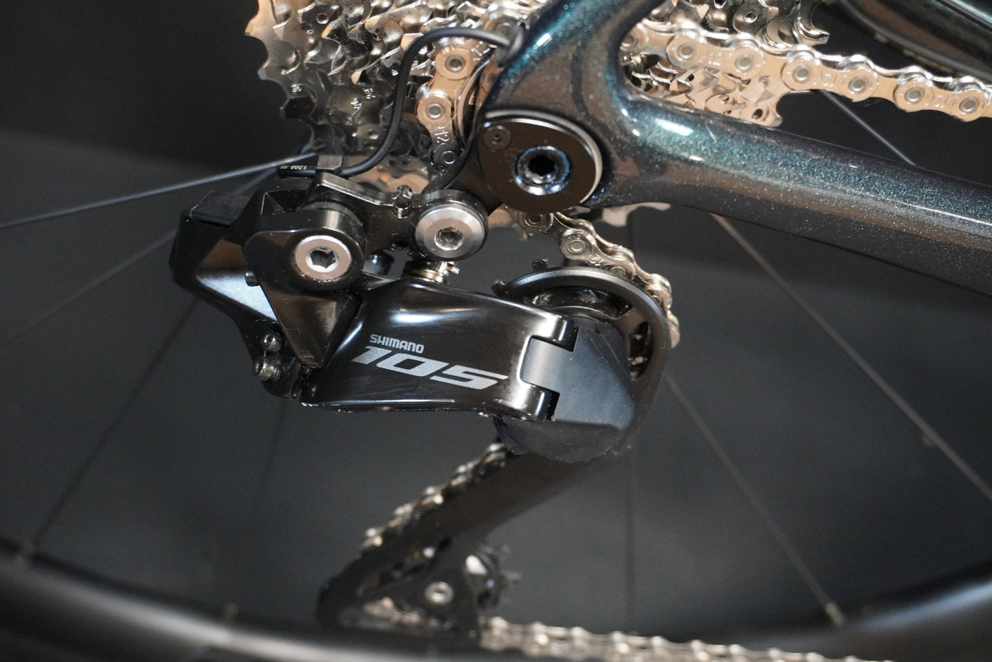 Giant TCR 105 Di2 Carbon Disc Road Bike - Medium - 2025