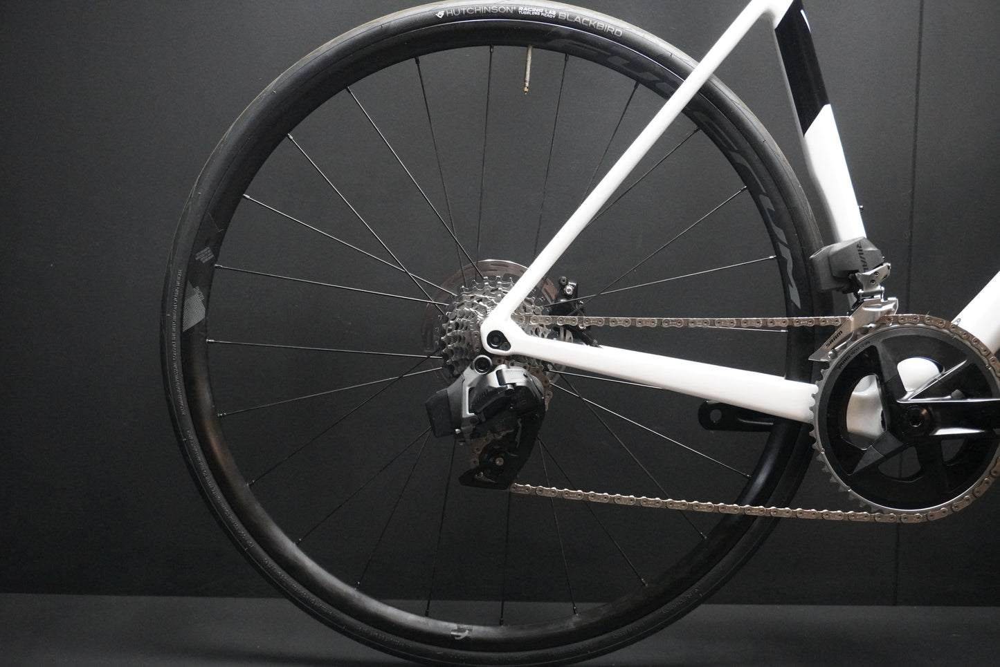 Ex-Display Colnago V3 AXS Carbon Disc Road Bike 2023 - 52s