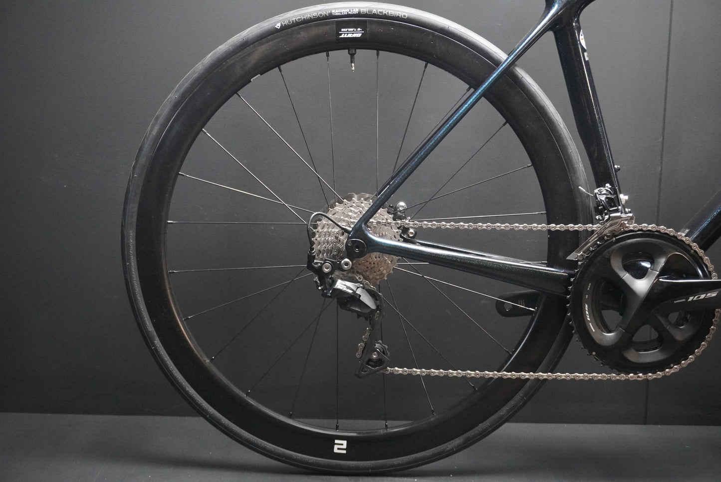 Giant TCR Advanced Pro 2 105 Carbon Disc Road Bike 2023 - Medium