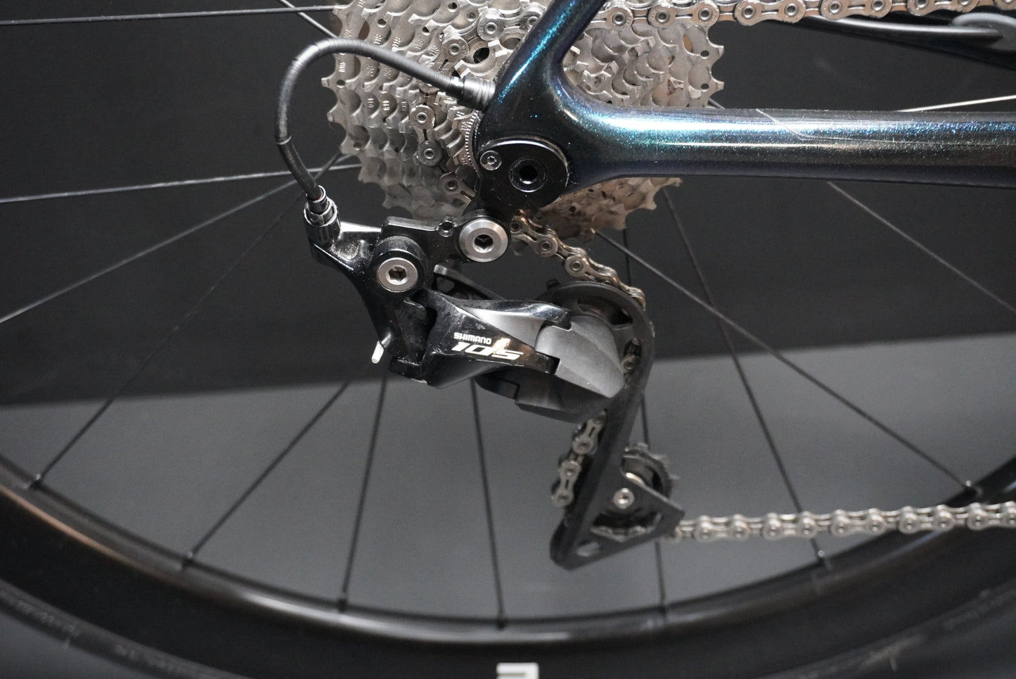 Giant TCR Advanced Pro 2 105 Carbon Disc Road Bike 2023 - Medium