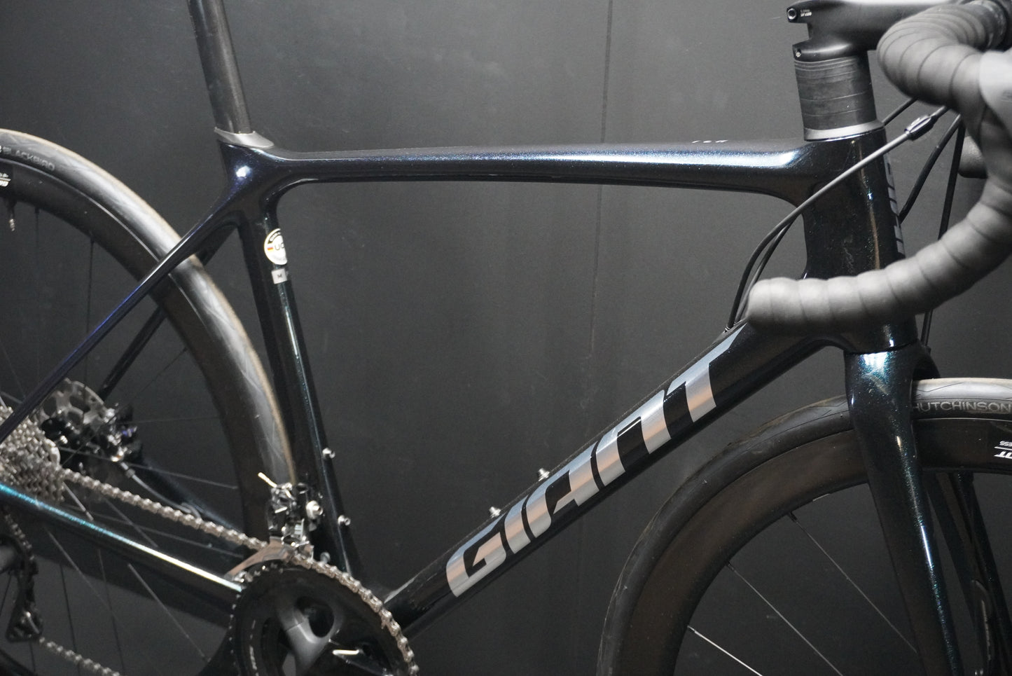 Giant TCR Advanced Pro 2 105 Carbon Disc Road Bike 2023 - Medium