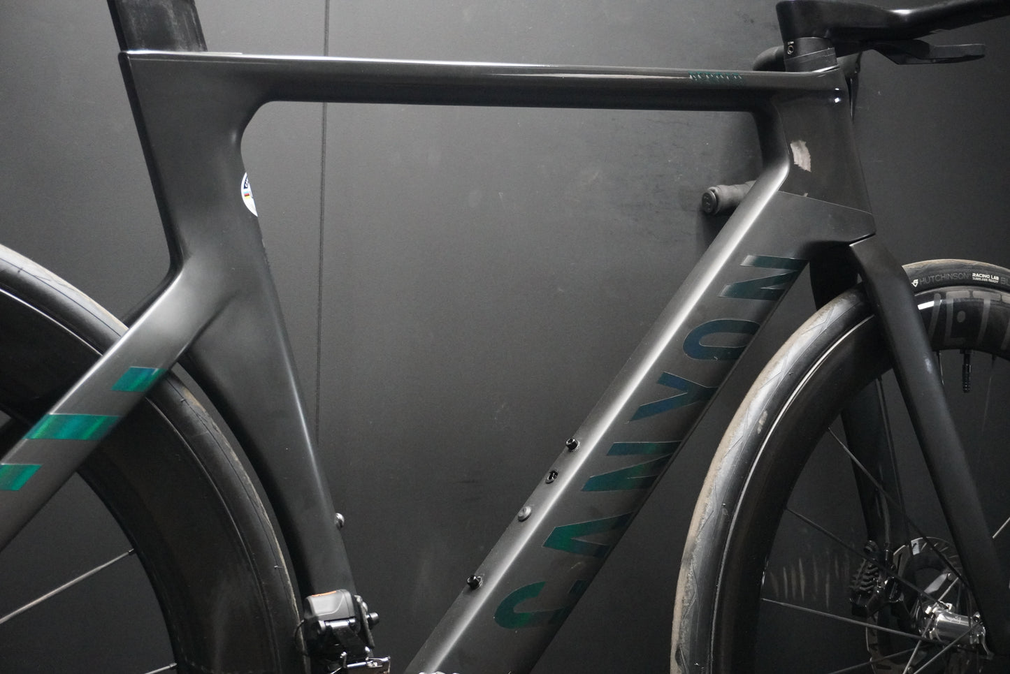 Canyon Aeroad CFR Dura-Ace Di2 Carbon Disc Road Bike 2024 - Medium