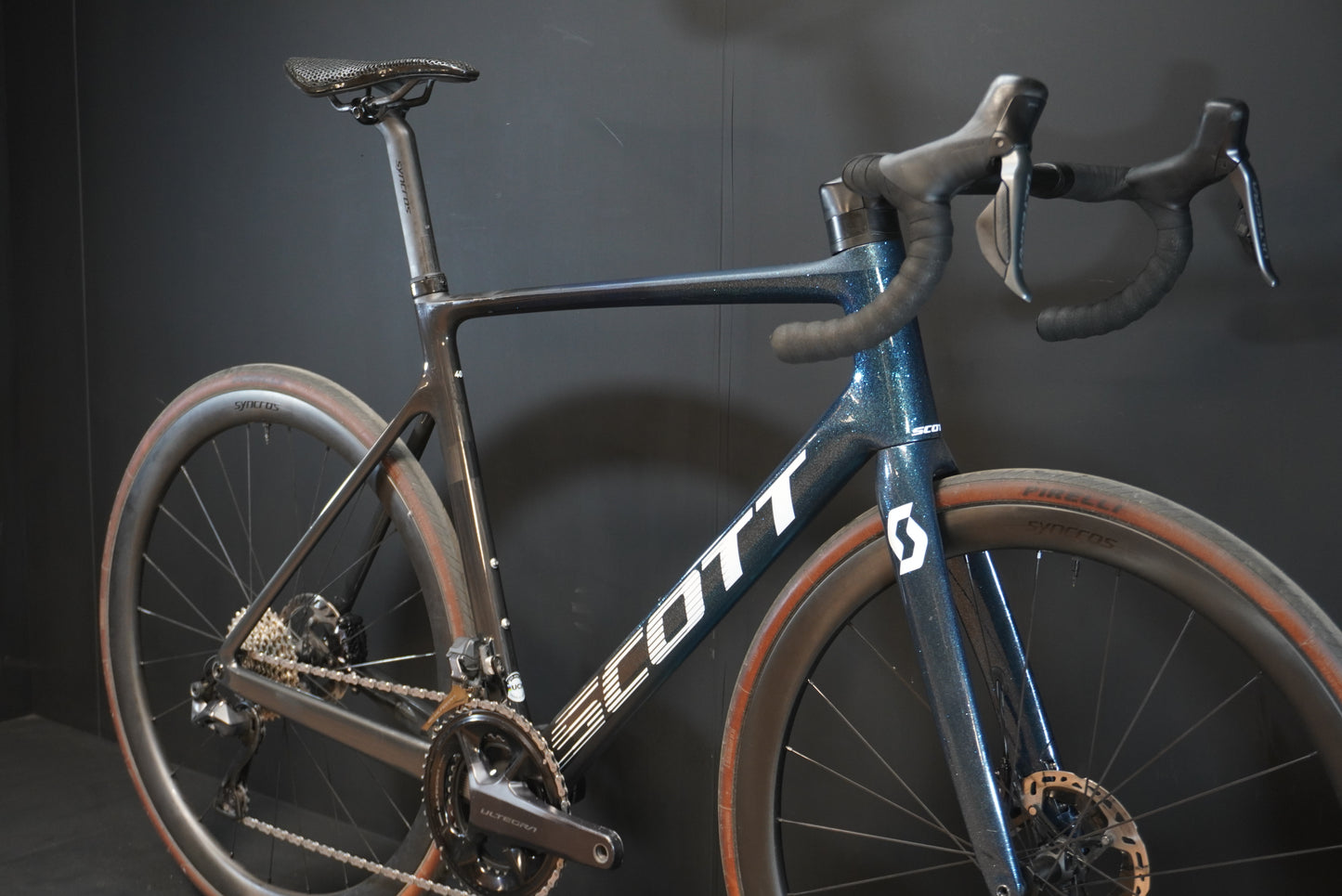 Scott Addict RC Pro Di2 Carbon Disc Road Bike 2023 - XL (58cm)