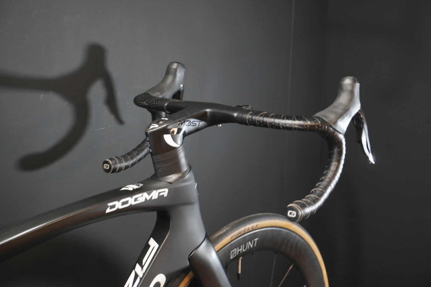 Pinarello Dogma F12 Di2 Carbon Disc Road Bike 2021 - 540mm