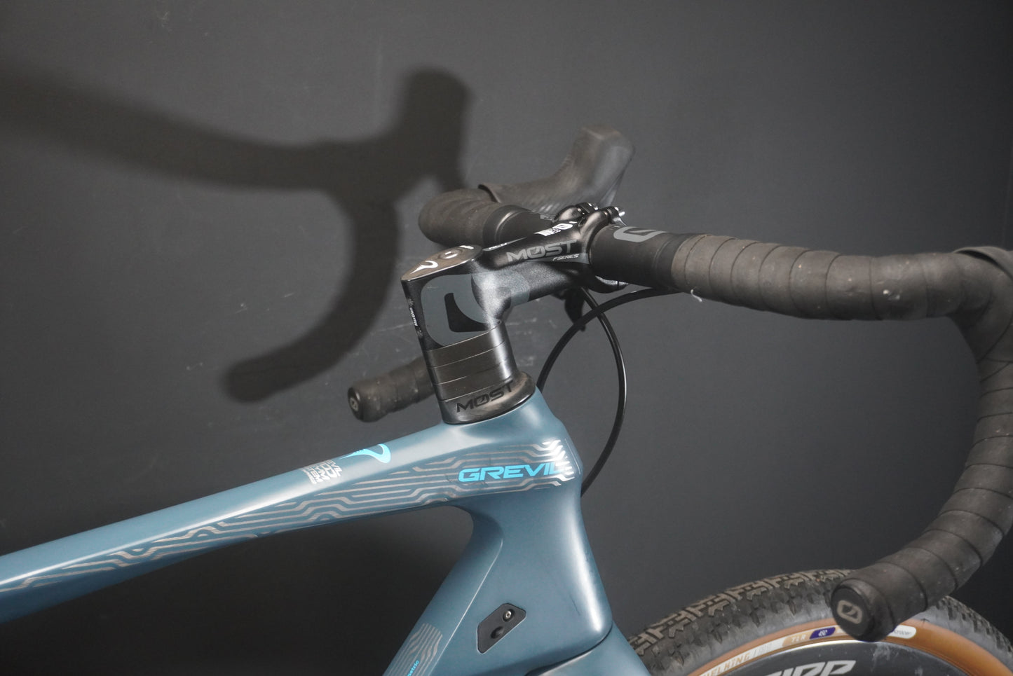 Pinarello Grevil AXS Zipp 303s Carbon Disc Gravel Bike 2020 - 56cm - Big Upgrades!