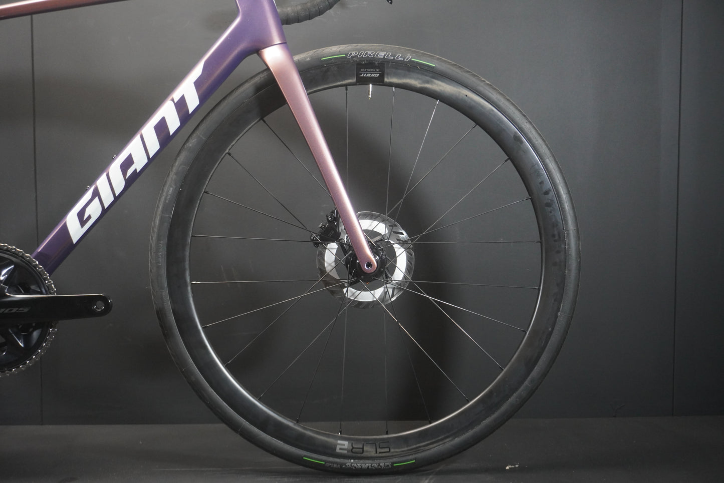 Giant TCR Advanced Pro 2 105 Carbon Disc Road Bike 2025 - Medium