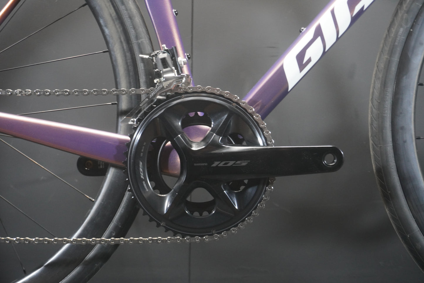 Giant TCR Advanced Pro 2 105 Carbon Disc Road Bike 2025 - Medium