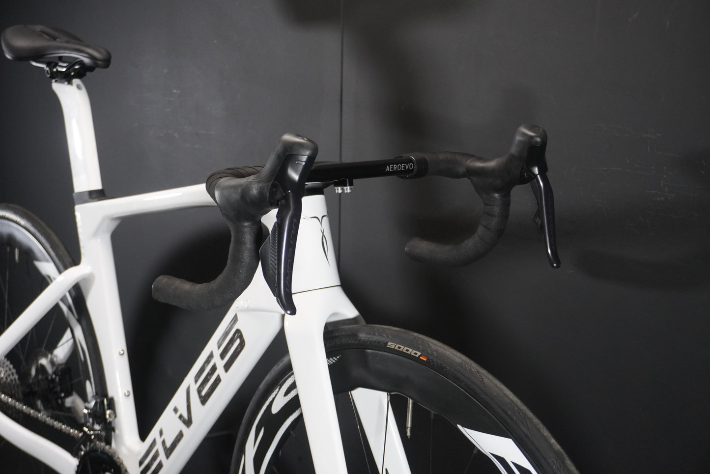 Elves Falath EVO+ Expert Di2 Carbon Disc Road Bike 2025 - 49cm