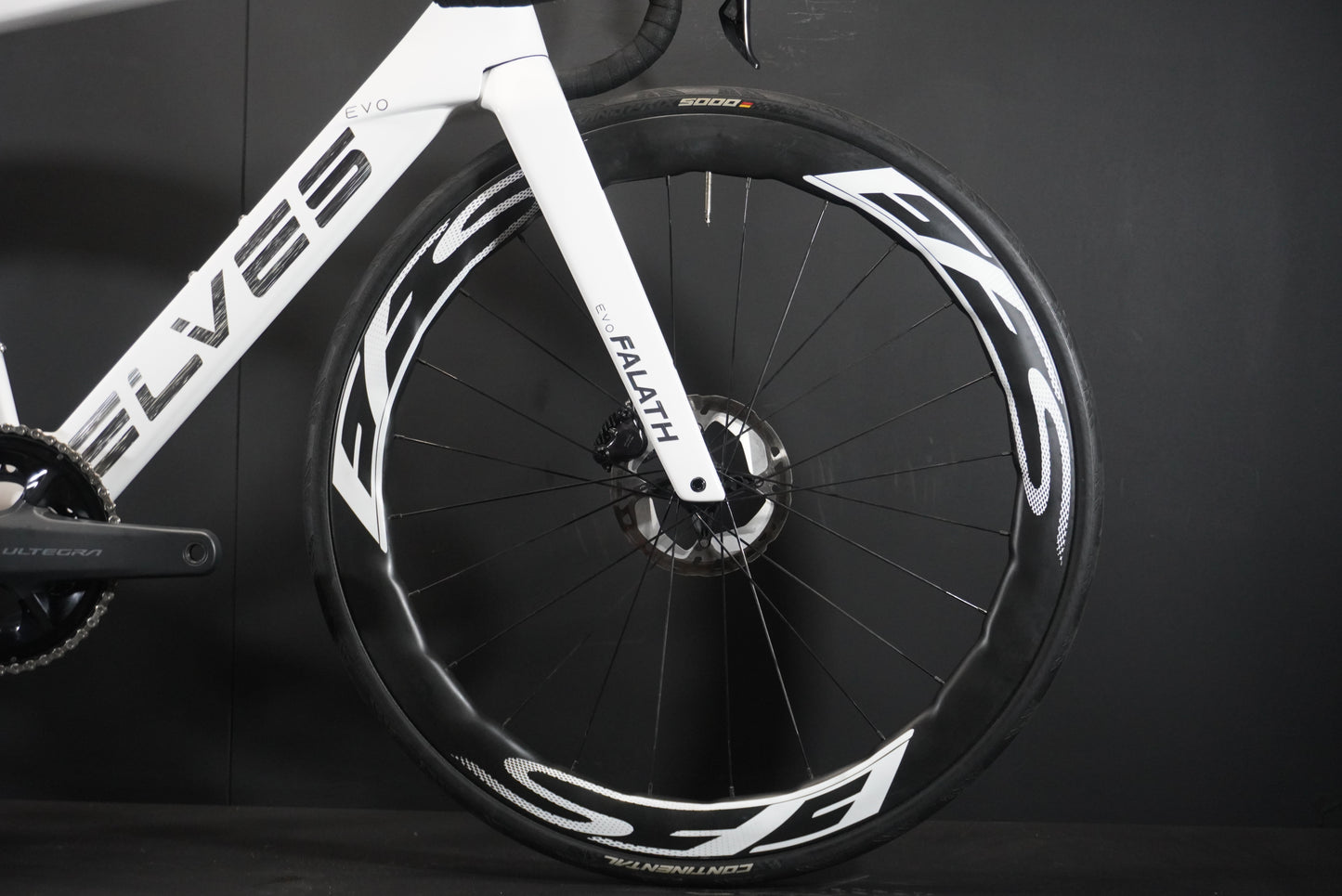 Elves Falath EVO+ Expert Di2 Carbon Disc Road Bike 2025 - 49cm