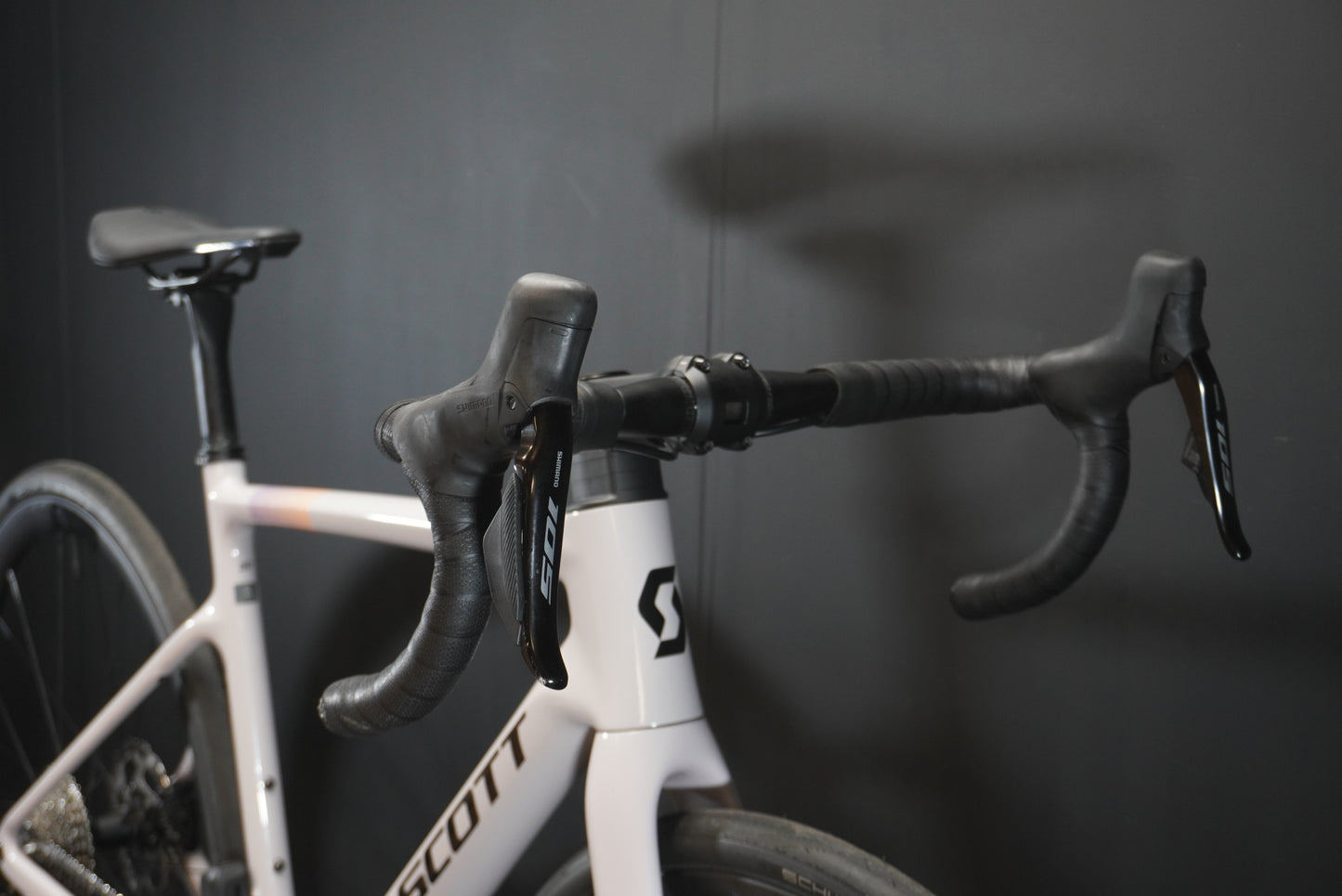 Scott Addict 30 Carbon Disc Road Bike 2025 - Small