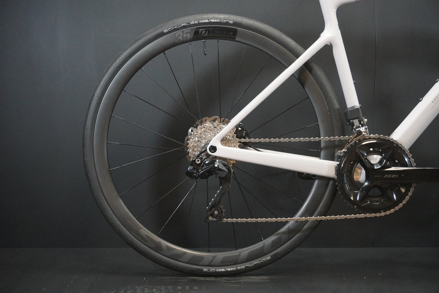 Scott Addict 30 Carbon Disc Road Bike 2025 - Small