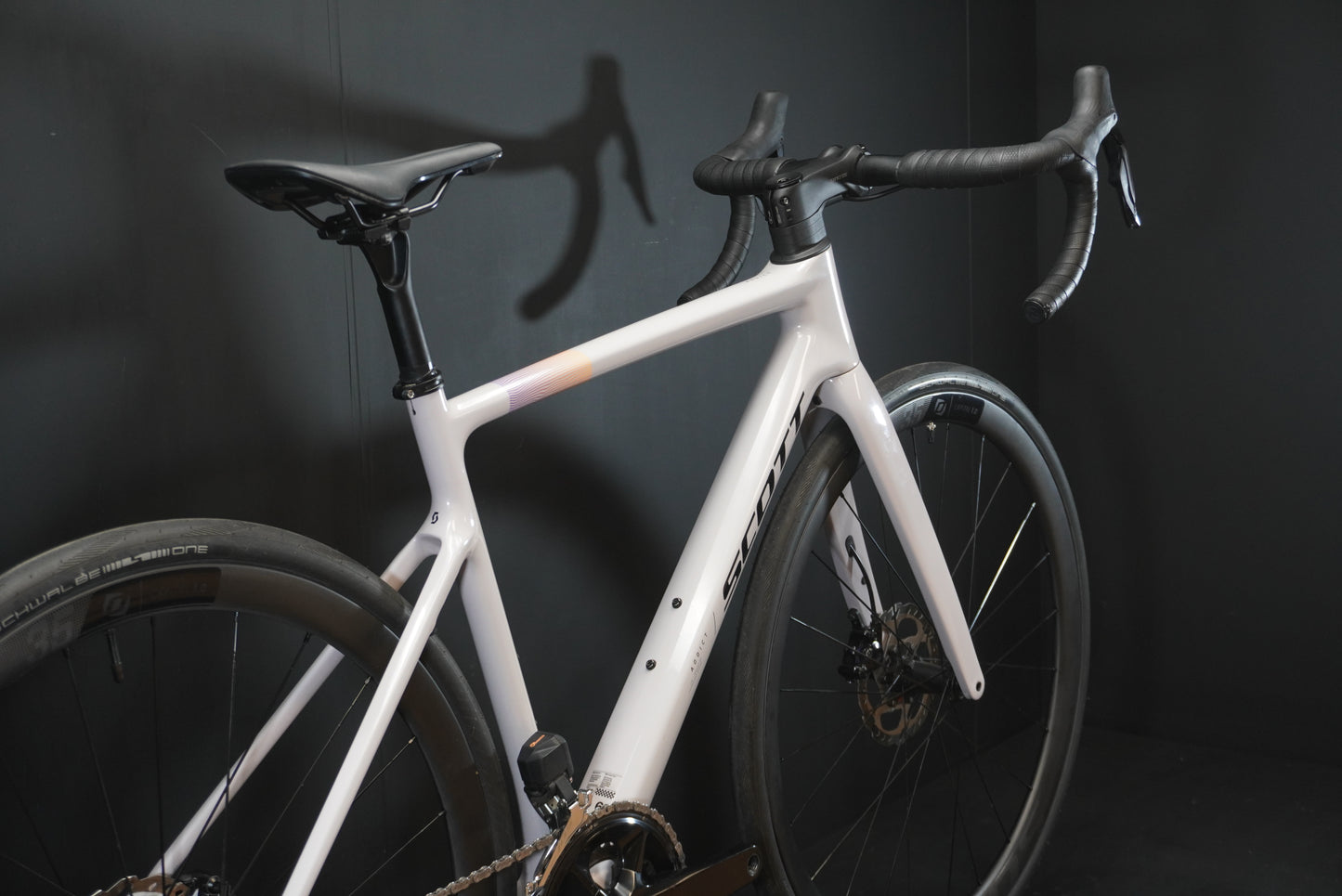 Scott Addict 30 Carbon Disc Road Bike 2025 - Small