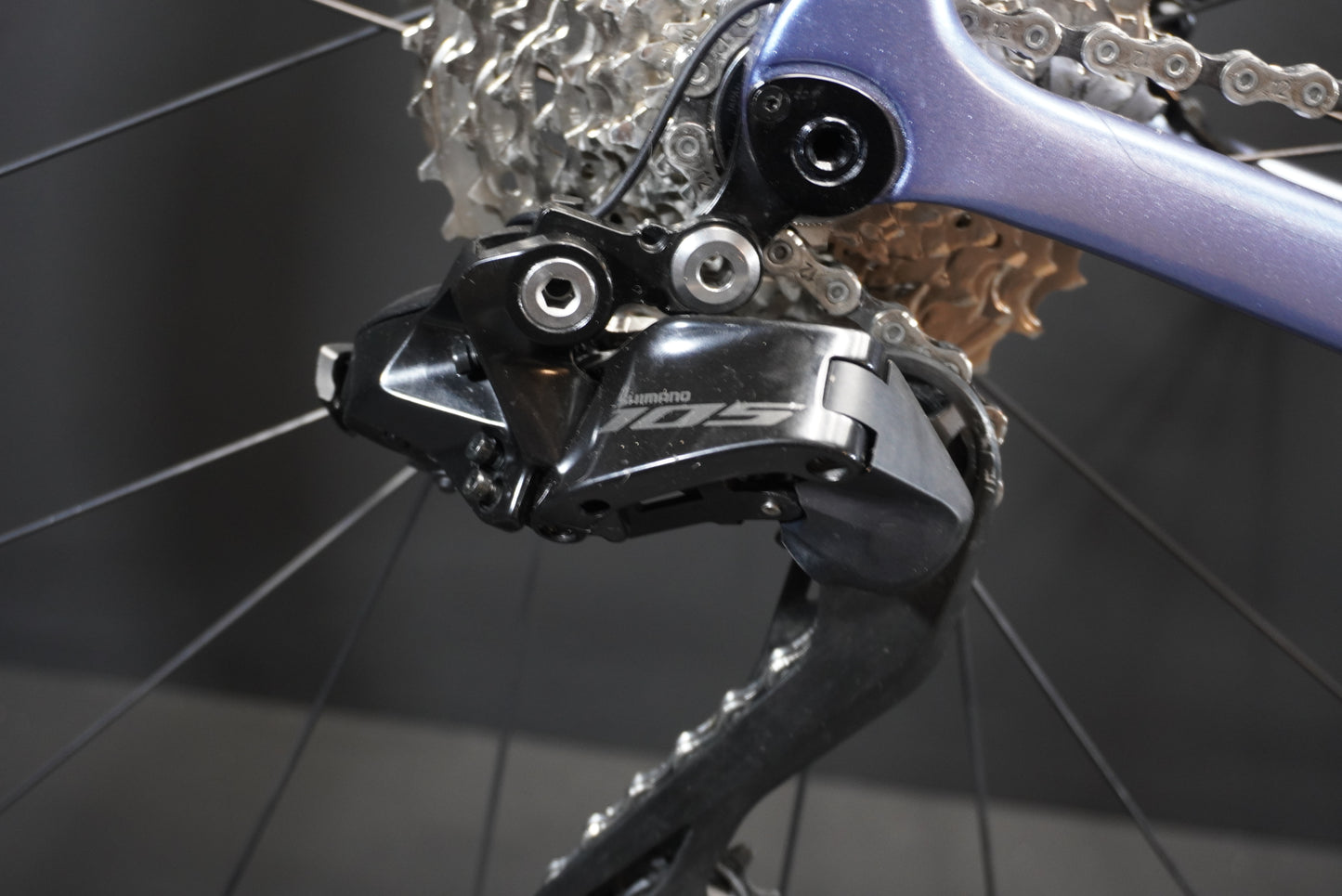Giant Defy Advanced 1 105 Di2 Carbon Disc Road Bike 2025 - Large