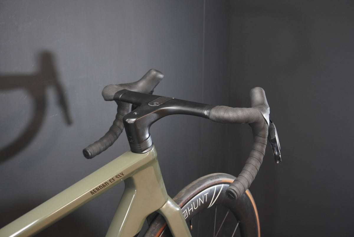 Canyon Aeroad CF SLX 7 Di2 Carbon Disc Road Bike 2024 - Medium