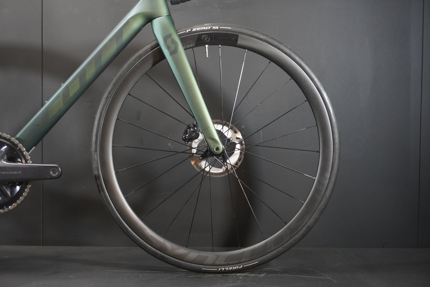 Scott Addict RC15 Di2 Carbon Disc Road Bike 2022 - 56cm