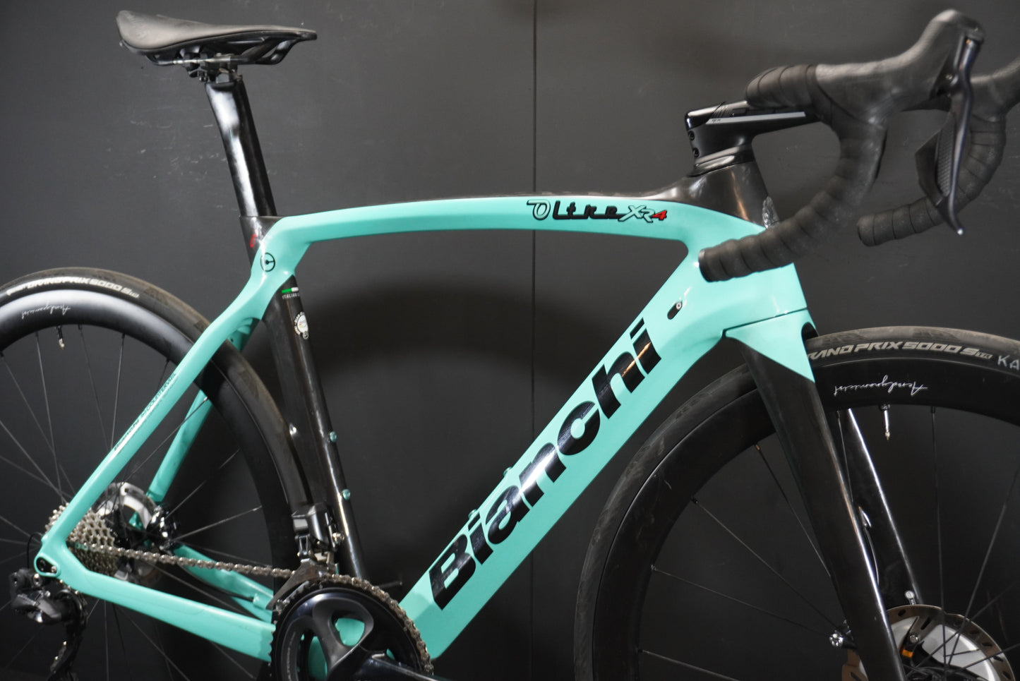 Bianchi Oltre XR4 CV Di2 Carbon Disc Road Bike 2021 - 55cm