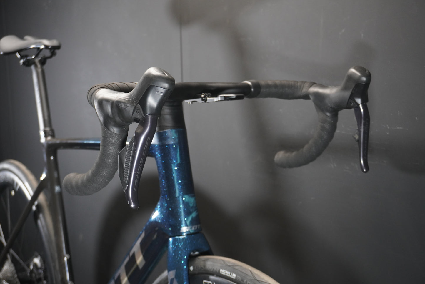 Scott Addict RC Pro Di2 Carbon Disc Road Bike 2022 - XL (58cm)