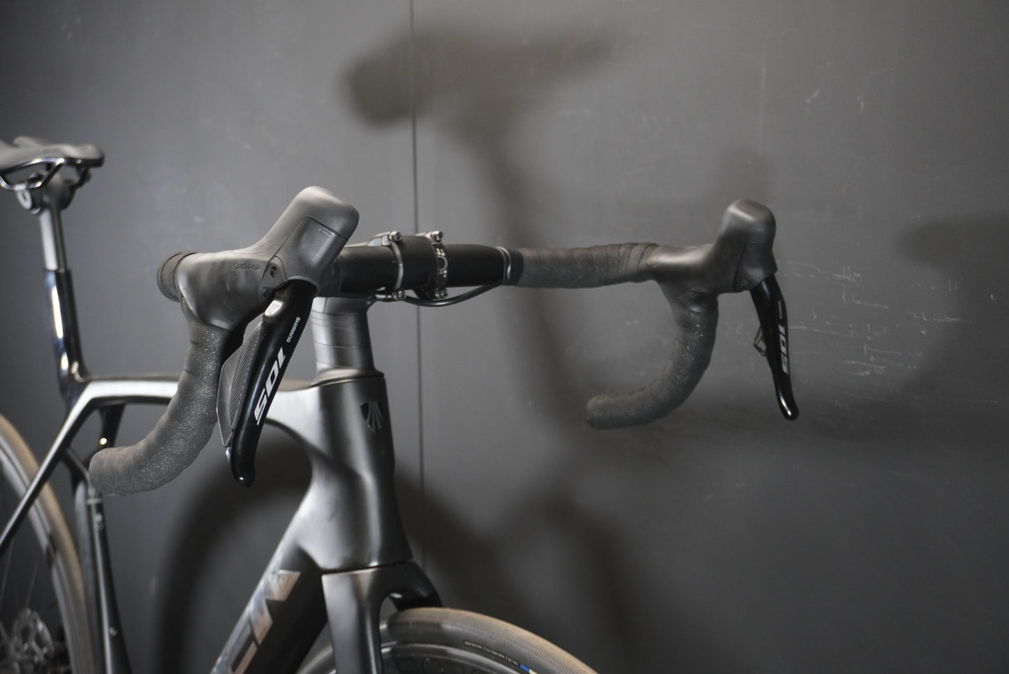 Trek Madone SL6 Gen 8 105 Di2 Carbon Disc Road Bike 2024 - M/L