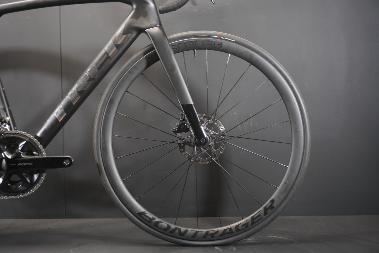 Trek Madone SL6 Gen 8 105 Di2 Carbon Disc Road Bike 2024 - M/L