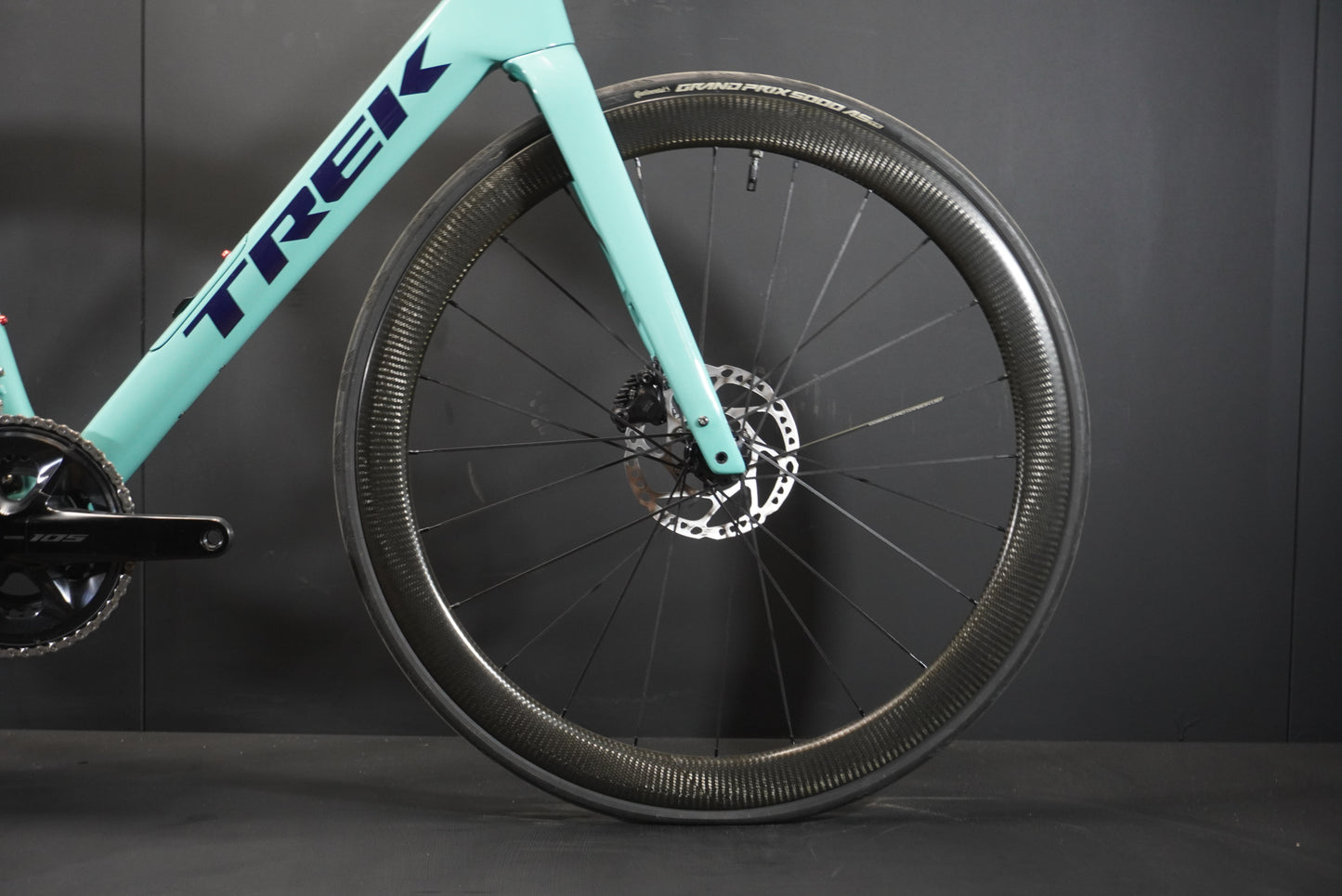 Trek Domane SL5 Gen 4 105 Di2 Carbon Disc Road Bike 2023 - 58cm - Upgraded Wheels