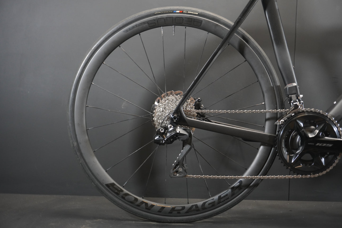 Trek Madone SL6 Gen 8 105 Di2 Carbon Disc Road Bike 2024 - XL