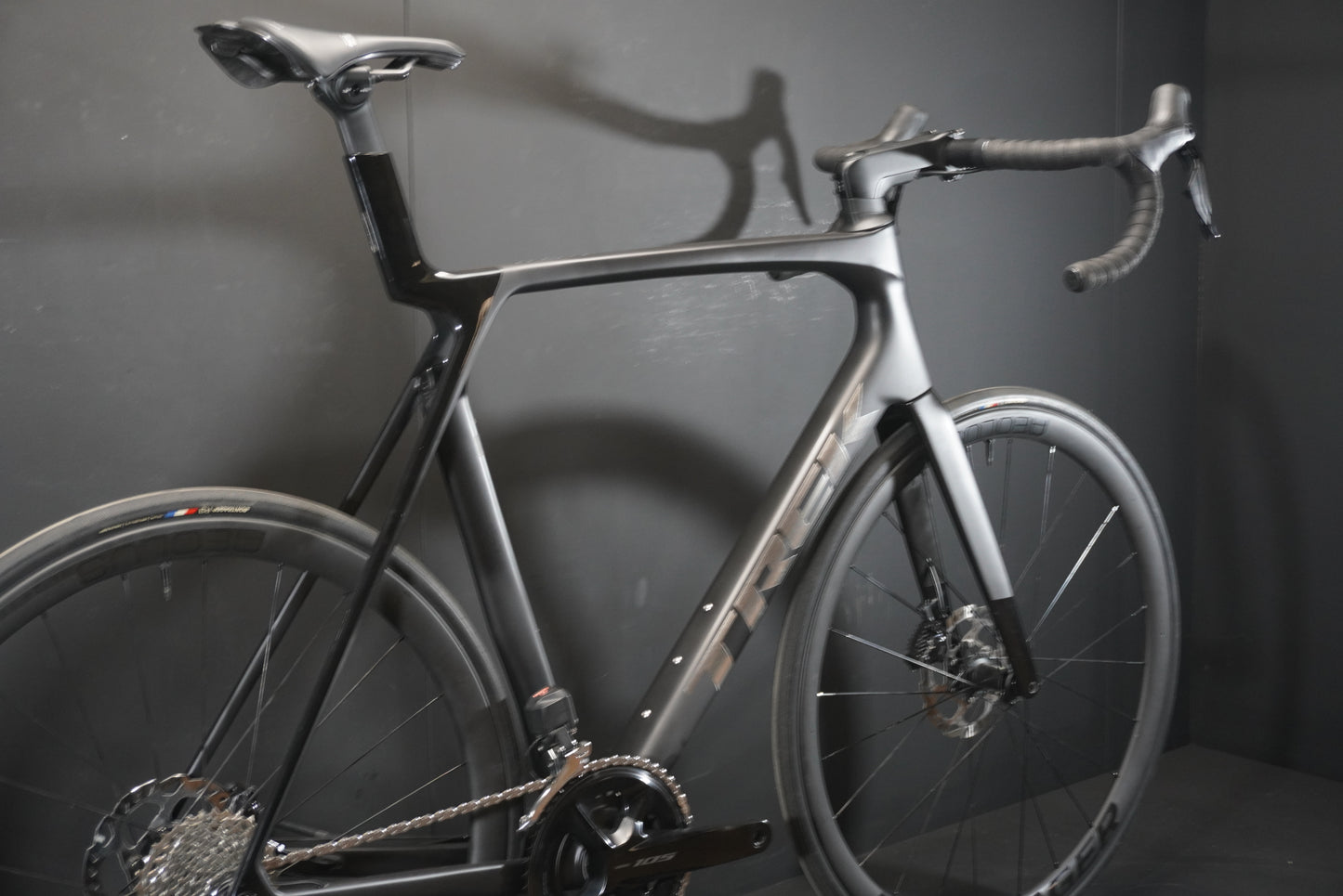 Trek Madone SL6 Gen 8 105 Di2 Carbon Disc Road Bike 2024 - XL