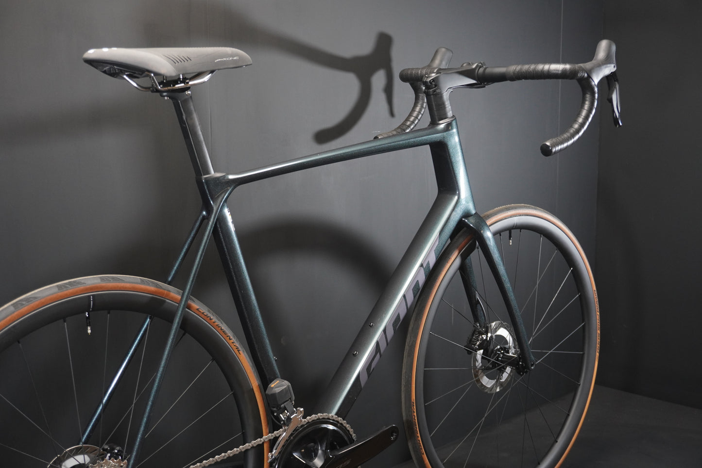 Giant TCR Advanced 1 105 Di2 Carbon Disc Road Bike 2024 - XL - Upgraded