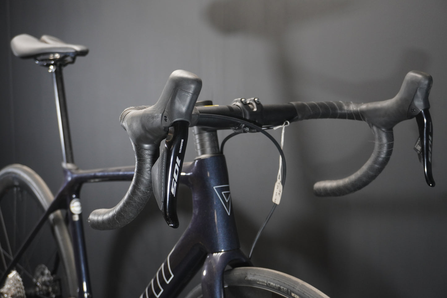 Giant TCR 105 Di2 Carbon Disc Road Bike - Medium - 2023