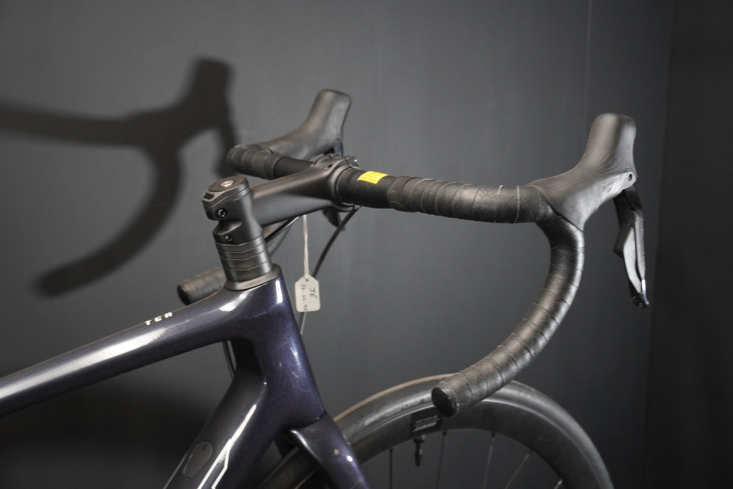 Giant TCR 105 Di2 Carbon Disc Road Bike - Medium - 2023