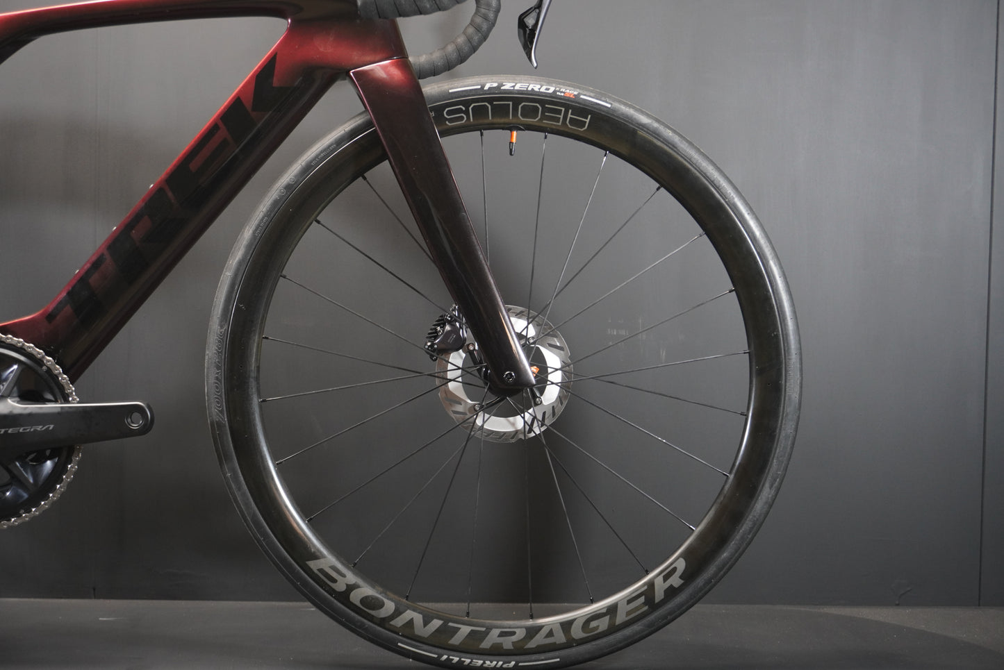 Trek Madone SLR 7 Gen 7 Di2 Carbon Disc Road Bike 2023 - 52cm