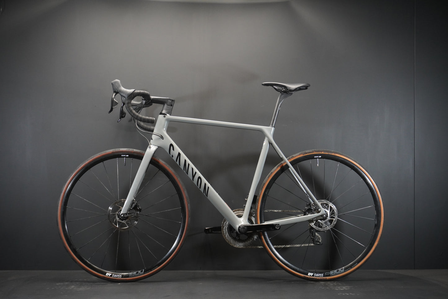 Canyon Ultimate CF SL eTap & PM Carbon Disc Road Bike 2022 - Large