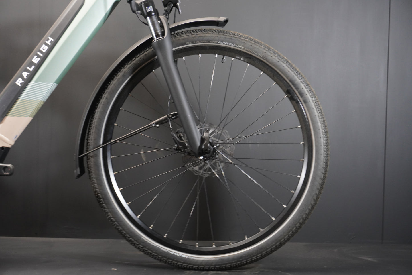 Raleigh Centros Low Step Derailleur 625Wh Electric Hybrid Bike - Medium - 1Km