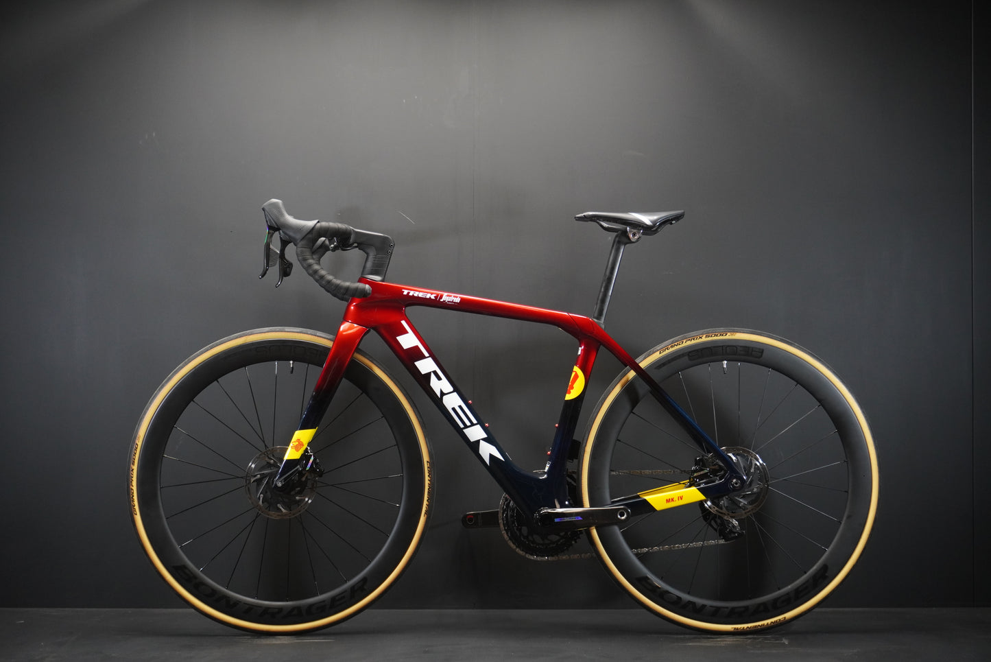 Trek Domane RSL Project One Force AXS Carbon Disc Road Bike 2025 - 52cm