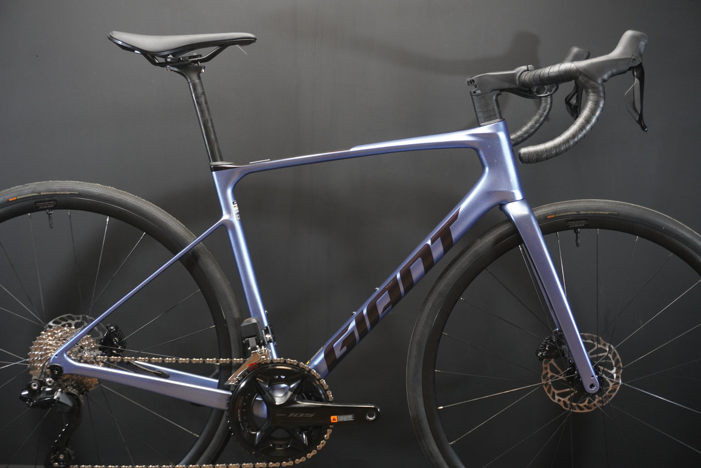 Giant Defy Advanced 1 105 Di2 Carbon Disc Road Bike 2025 - Medium
