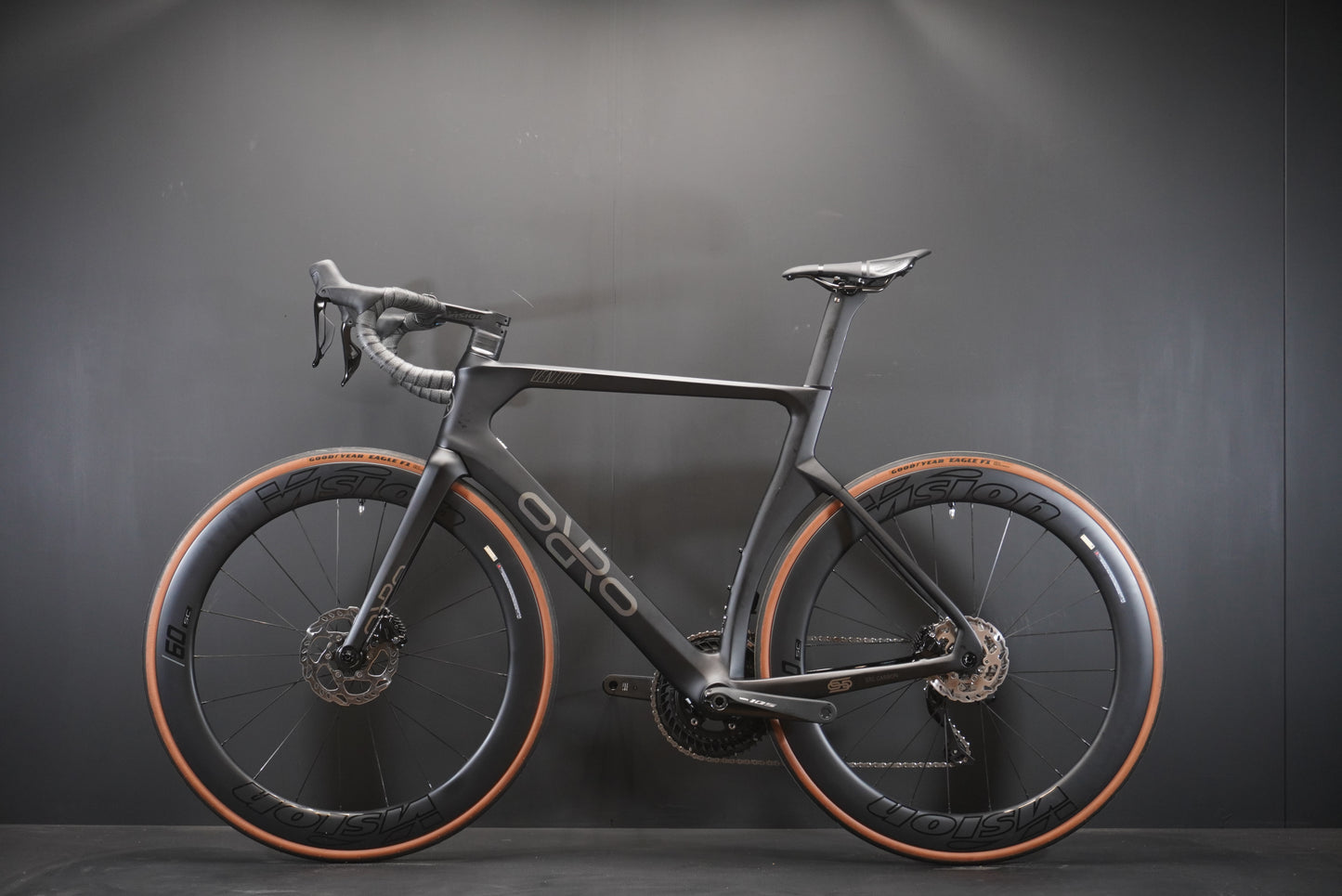 Orro Venturi STC 105 Di2 & P/M Tailormade Carbon Disc Road Bike 2025 - Large