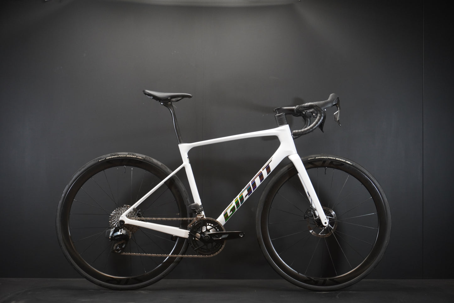 Giant Defy Advanced Pro 1 AXS Carbon Disc Road Bike 2026 - Medium