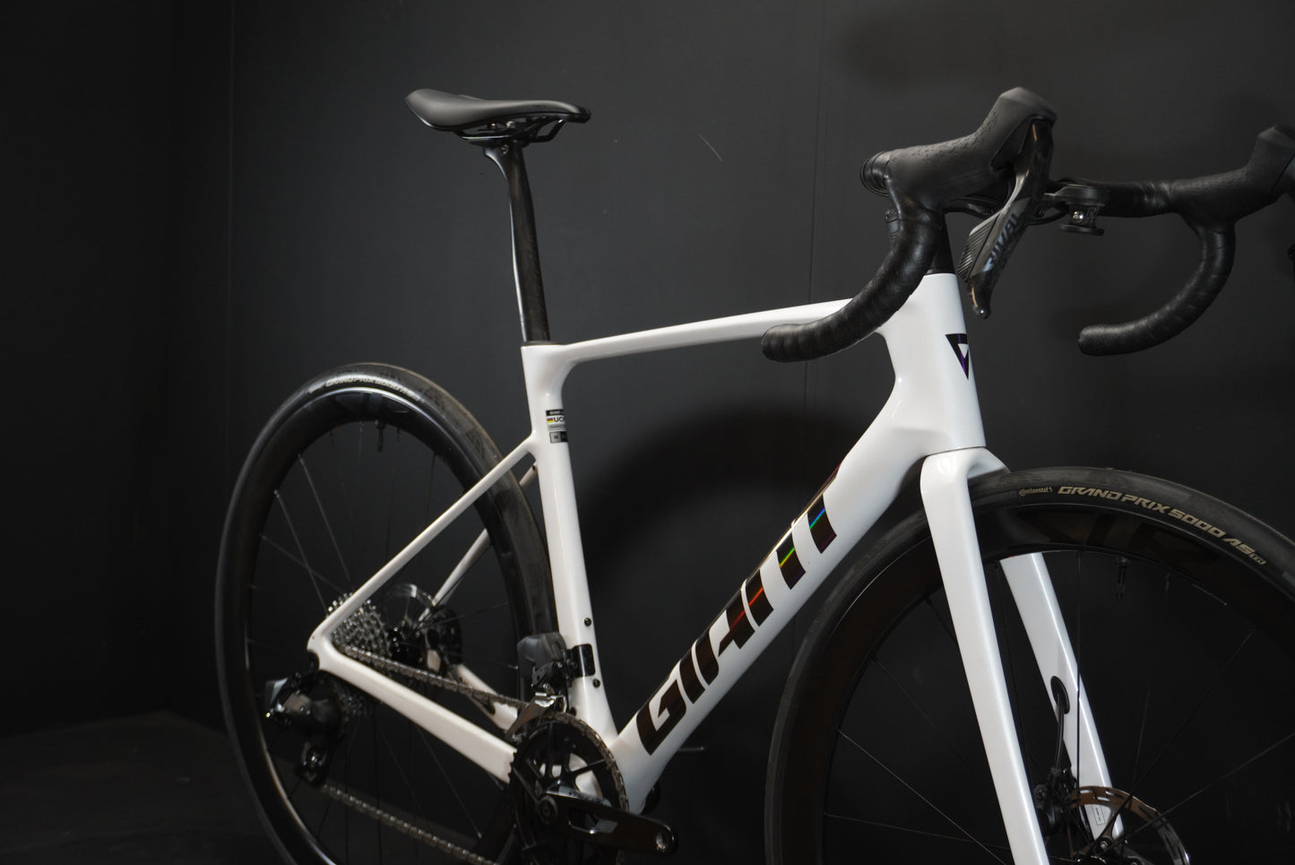 Giant Defy Advanced Pro 1 AXS Carbon Disc Road Bike 2026 - Medium