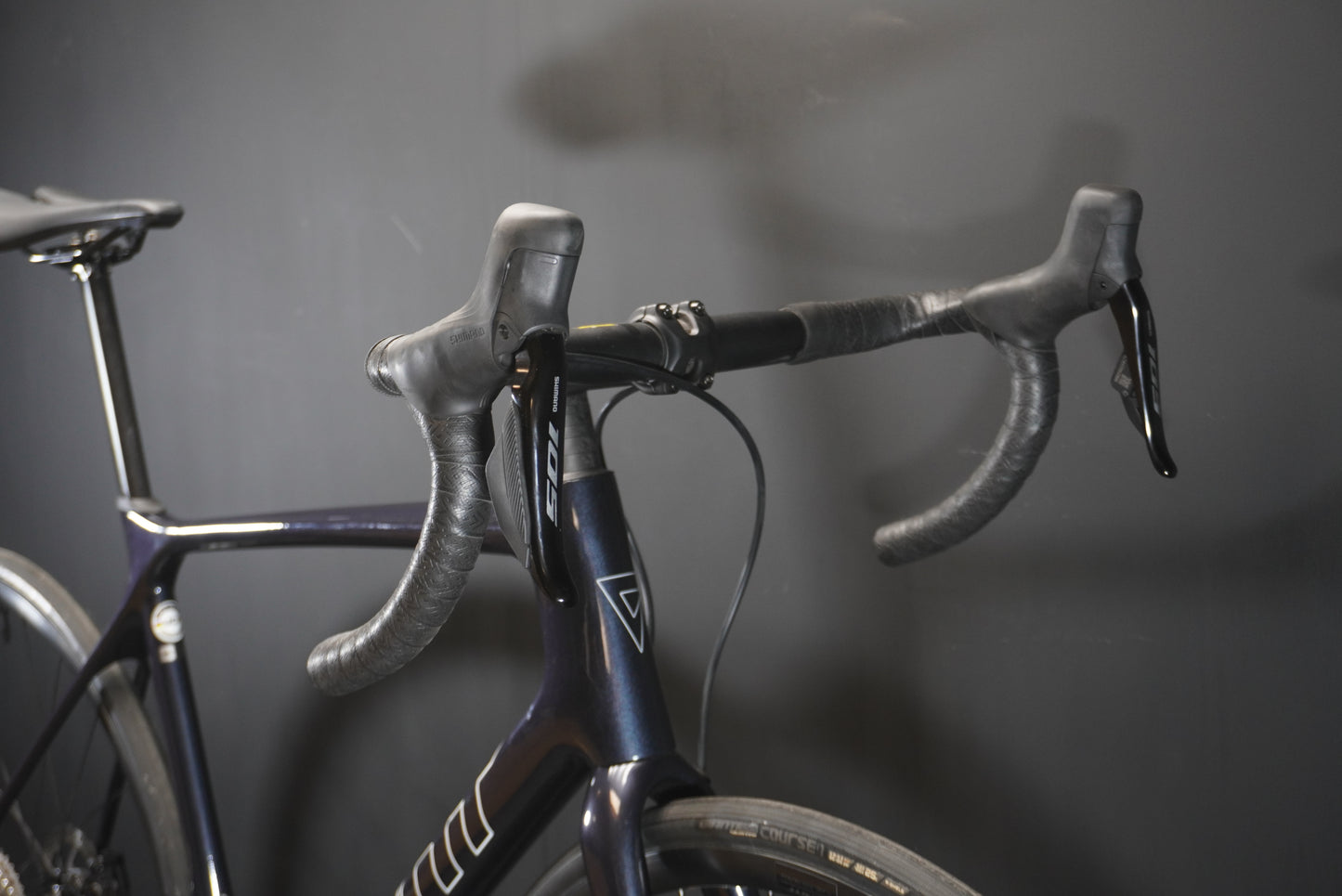 Giant TCR 105 Di2 Carbon Disc Road Bike 2023 - M/L