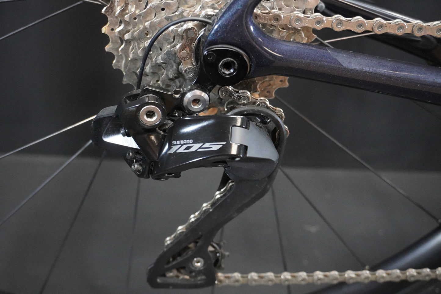 Giant TCR 105 Di2 Carbon Disc Road Bike 2023 - M/L