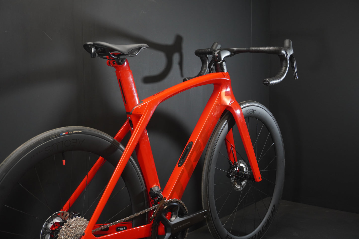 As New Trek Madone SL6 Gen 6 Di2 Carbon Disc Road Bike 2022 - 54cm - Huge Upgrades!